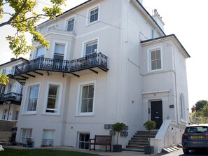 Exterior - Pass the Keys Beautiful Basement Flat. Walk2town/beach/ferry (Ryde)