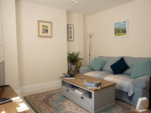 TV - Pass the Keys Beautiful Basement Flat. Walk2town/beach/ferry (Ryde)