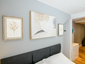 1 bedroom, laptop workspace, bed sheets - Pass the Keys Cathedral View 2 · Cathedral View Apartment - In the Heart of Lincoln (Lincoln)
