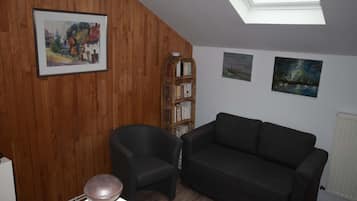 Smart TV, books, music library, stereo