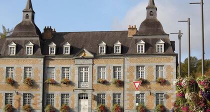 GĂźte confortable et frais en pierre du pays prĂšs de la Meuse et de la voie verte