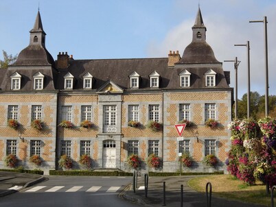 Comfortable and cool cottage made of local stone near the Meuse and the greenway