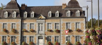 Comfortable, cool house 250 m Meuse, 5 pers (2 bedrooms + 1 sleeping area)