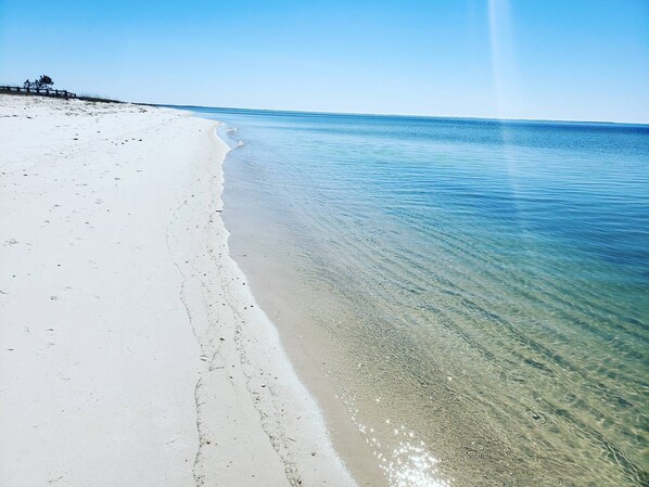 Beach nearby, sun-loungers, beach towels
