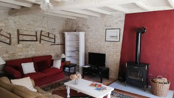 Televisión, reproductor de DVD y estéreo