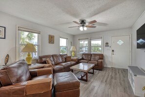 TV - Simply Dune Our Thing - Four Bedroom, Three Bathroom, No interior Stairwell. (Garden City Beach)