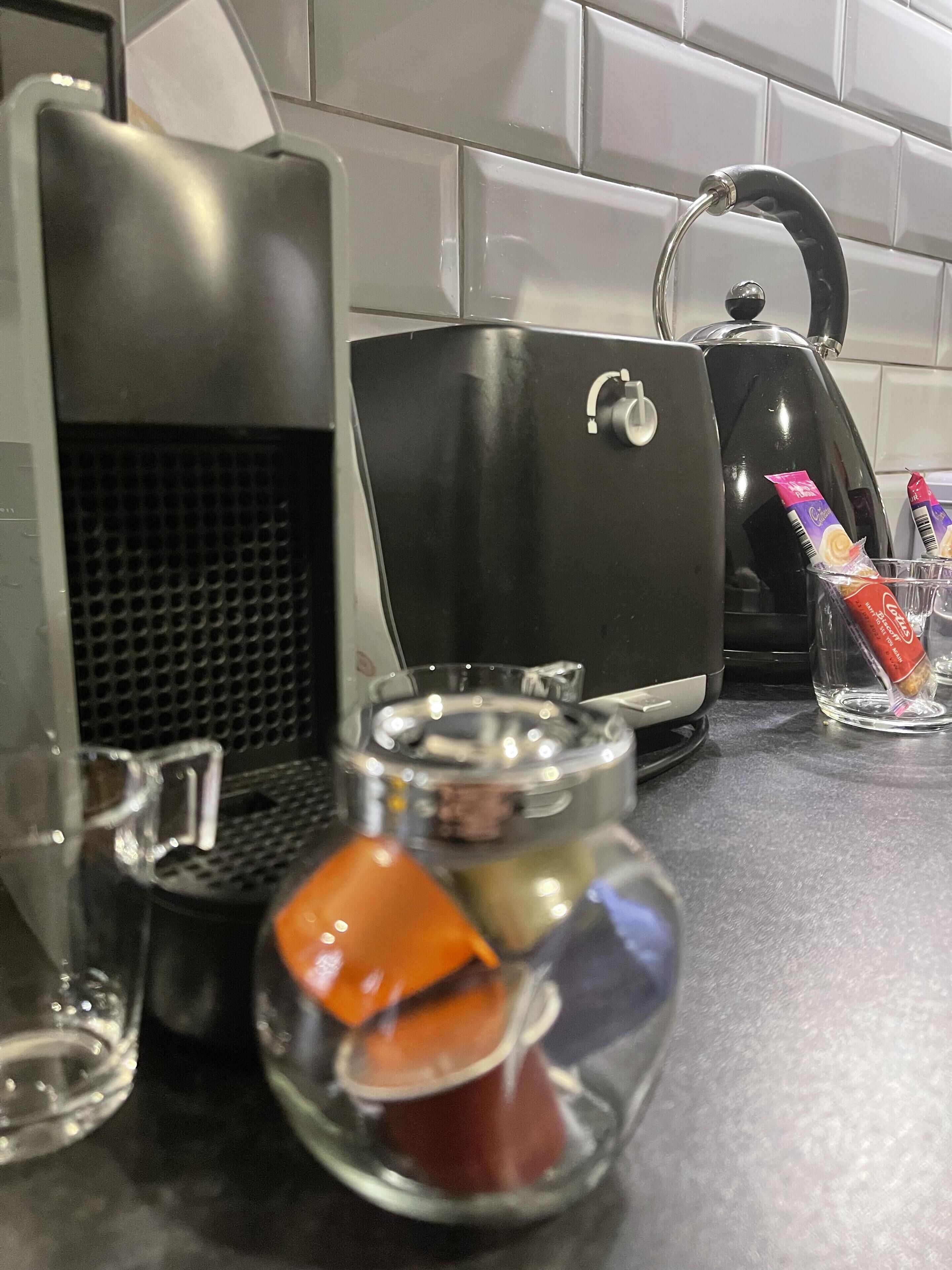 Kaffee und/oder Kaffeemaschine