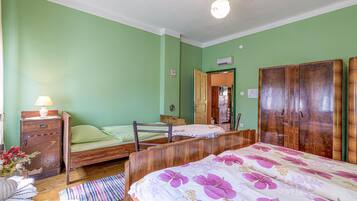 3 slaapkamers, een laptopwerkplek, een strijkplank/strijkijzer