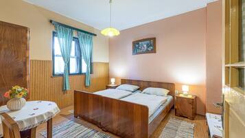 Nhà dành cho gia đình, nhiều phòng ngủ, 2 phòng tắm (Rural Homestead Trenkovo) | 3 phòng ngủ, khu vực làm việc phù hợp cho laptop