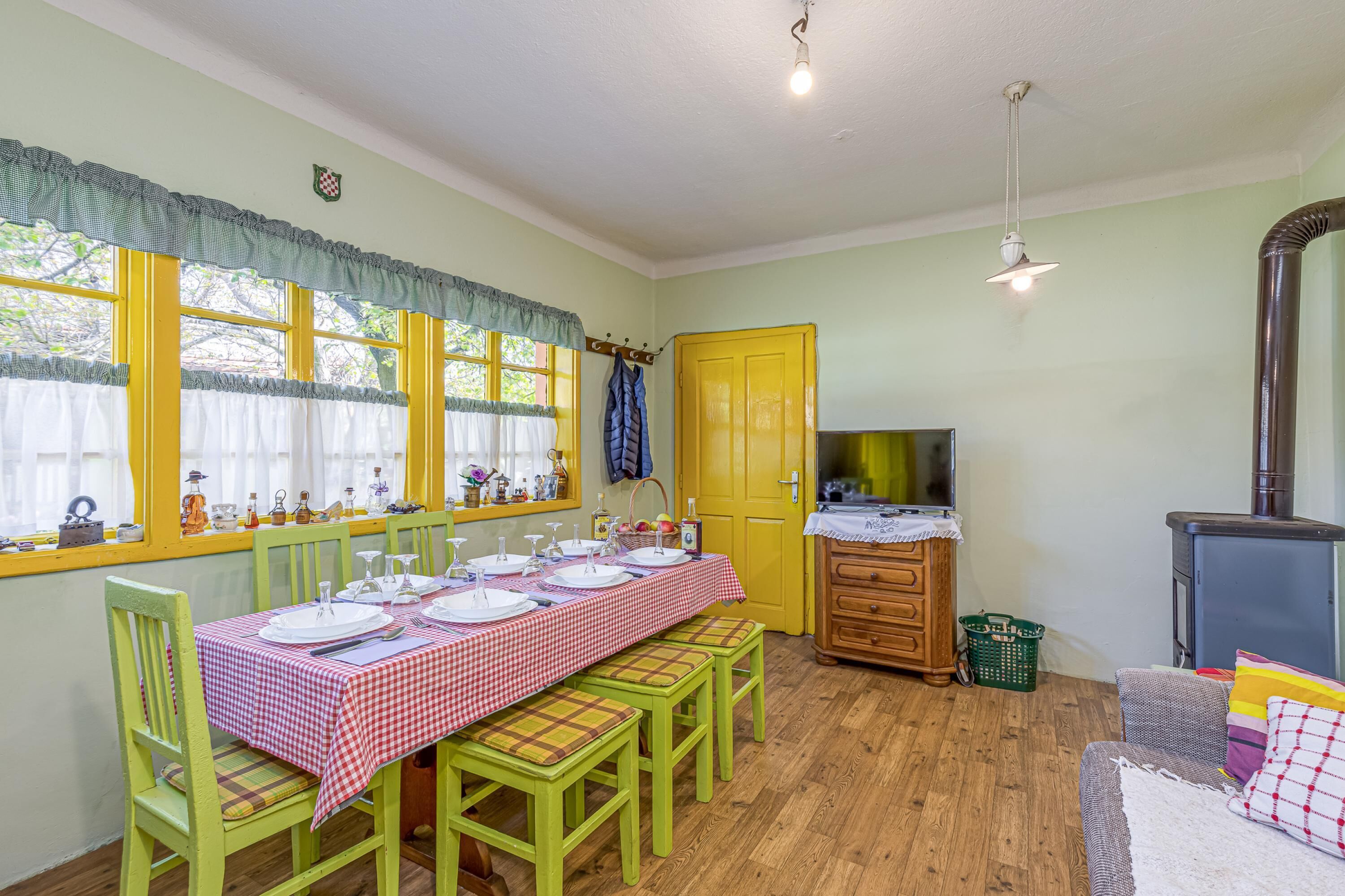 Family House, 3 Bedrooms, 2 Bathrooms (Traditional Child Friendly Homestead) | Dining