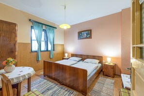 Family House, Multiple Bedrooms, 2 Bathrooms (Rural Homestead Trenkovo) | 3 bedrooms, laptop workspace, iron/ironing board, free WiFi - Rural Homestead Trenkovo (Velika)