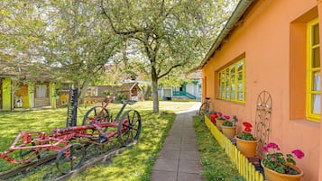 Family House, Multiple Bedrooms, 2 Bathrooms (Rural Homestead Trenkovo) | Exterior