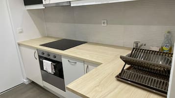 Micro-ondes, four, cafetière/bouilloire