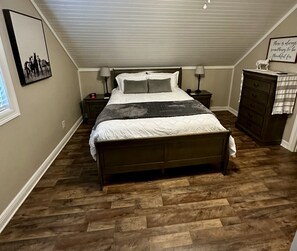 3 bedrooms, desk, iron/ironing board, free WiFi