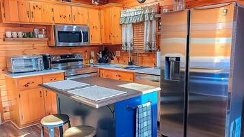 Køleskab, mikrobølgeovn, ovn, kogeplade