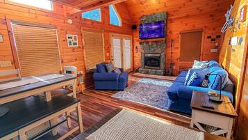 Smart-tv, pejs, bordfodbold, bordtennisbord