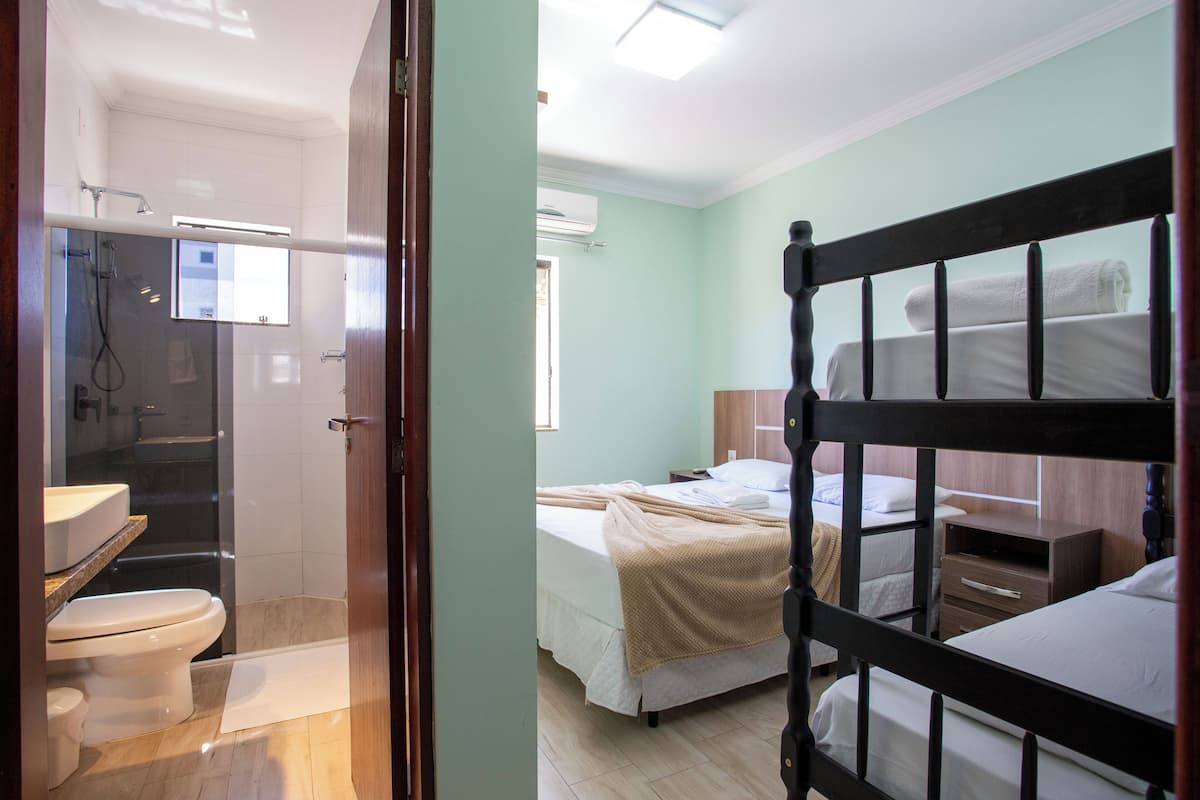 Minibar, wifi gratis y ropa de cama