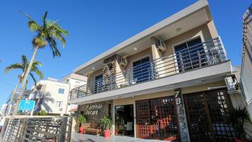 Fachada da propriedade