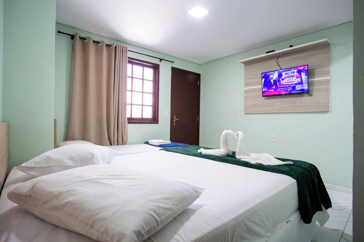 Habitación triple básica | Minibar, wifi gratis, ropa de cama
