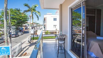 Suite Deluxe Com Varanda | Vistas a la calle