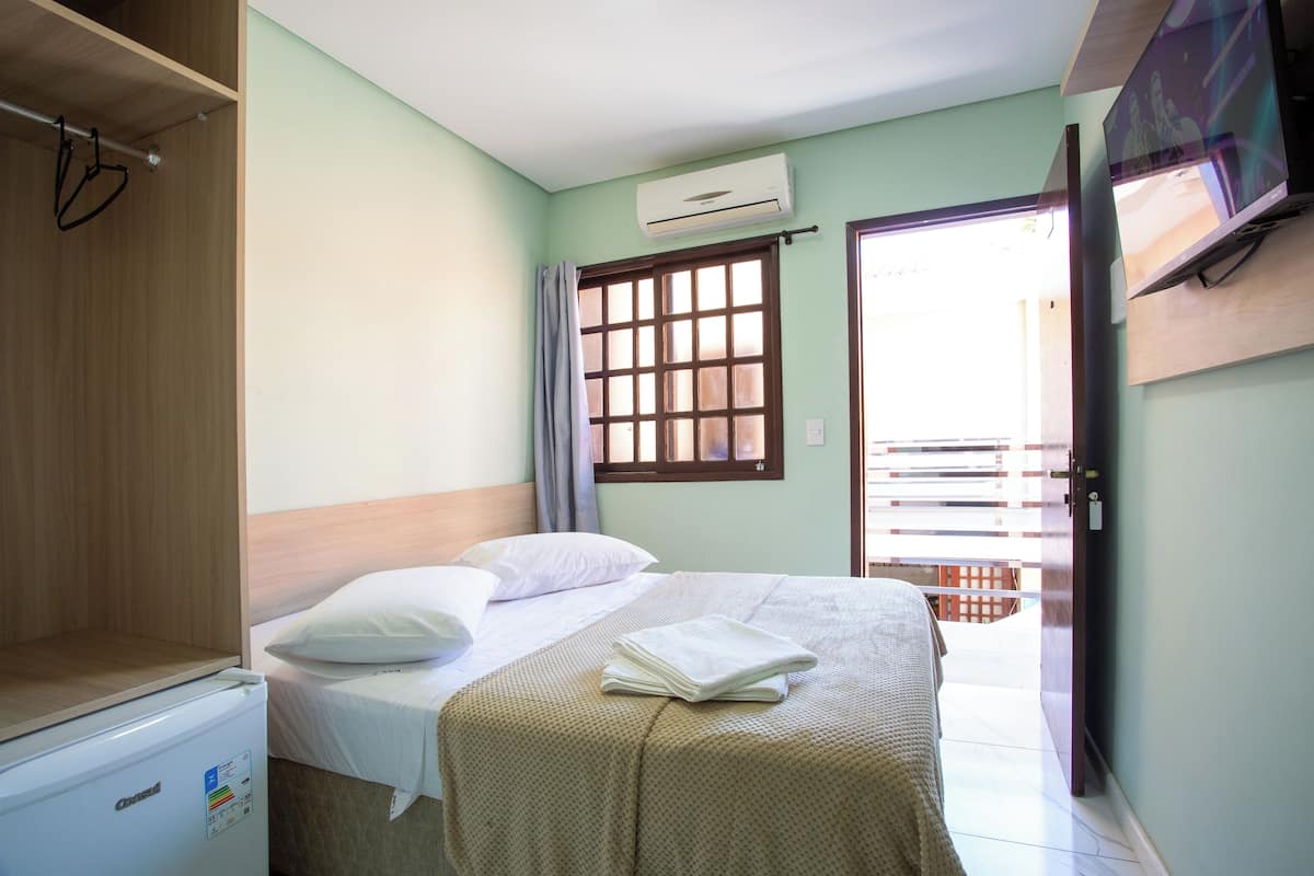 Minibar, wifi gratis y ropa de cama