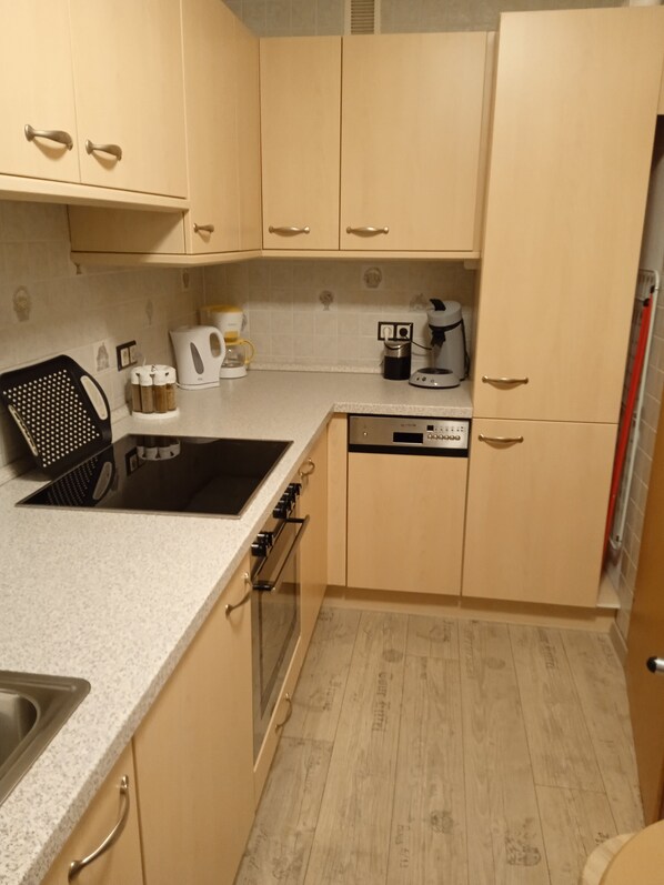 Fridge, stovetop, dishwasher, coffee/tea maker