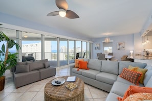 Condo, 2 Bedrooms | Living area