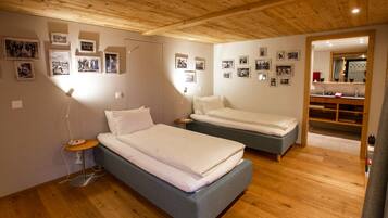 2 bedrooms, in-room safe, iron/ironing board, free WiFi