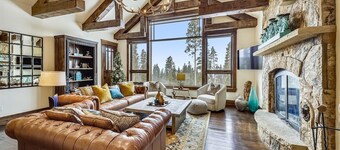 The Great Escape with Amazing Views & Private Hot Tub!