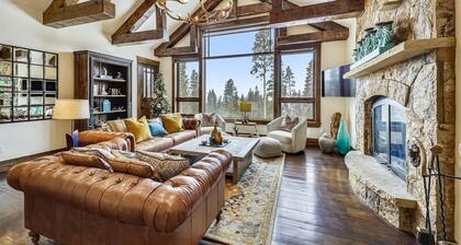 The Great Escape with Amazing Views & Private Hot Tub!