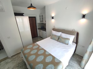 Quarto casal conforto | Frigobar (abastecido com itens grátis), Wi-Fi de cortesia