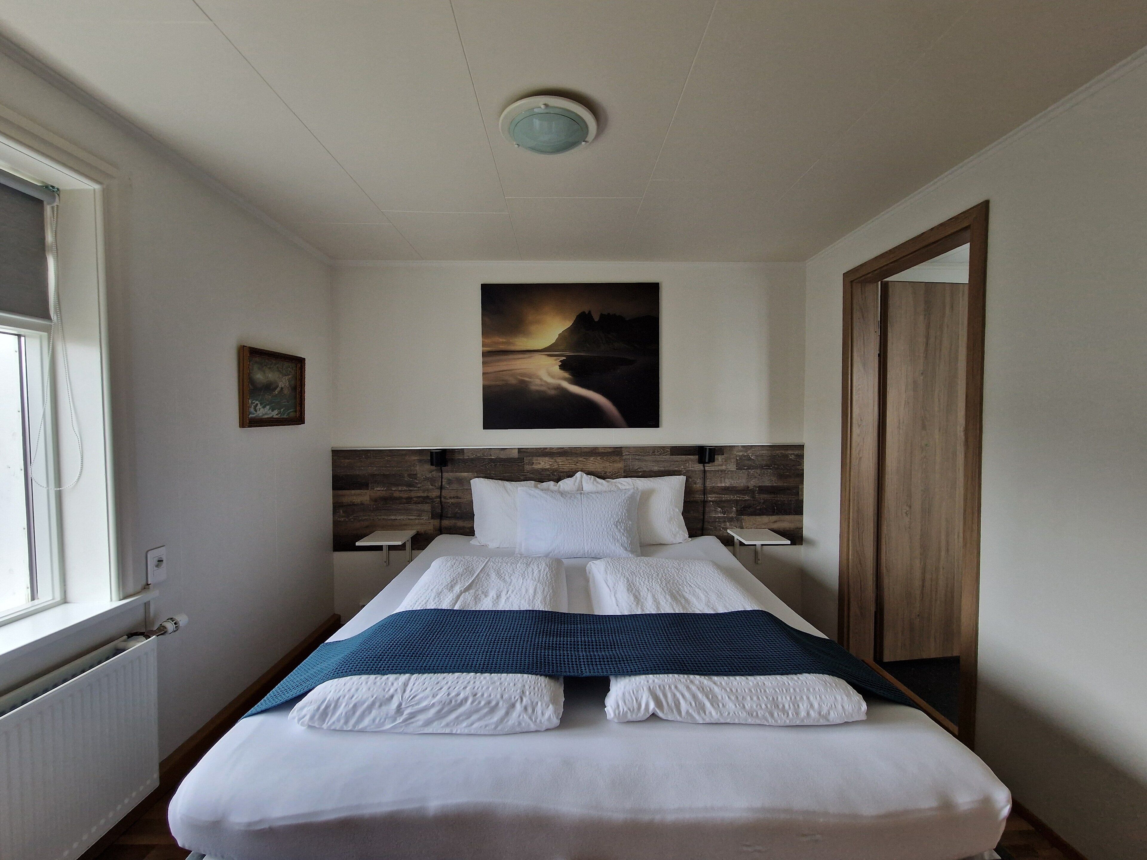 standard double or twin room, 2 single beds | desk, blackout curtains, free wifi, bed sheets