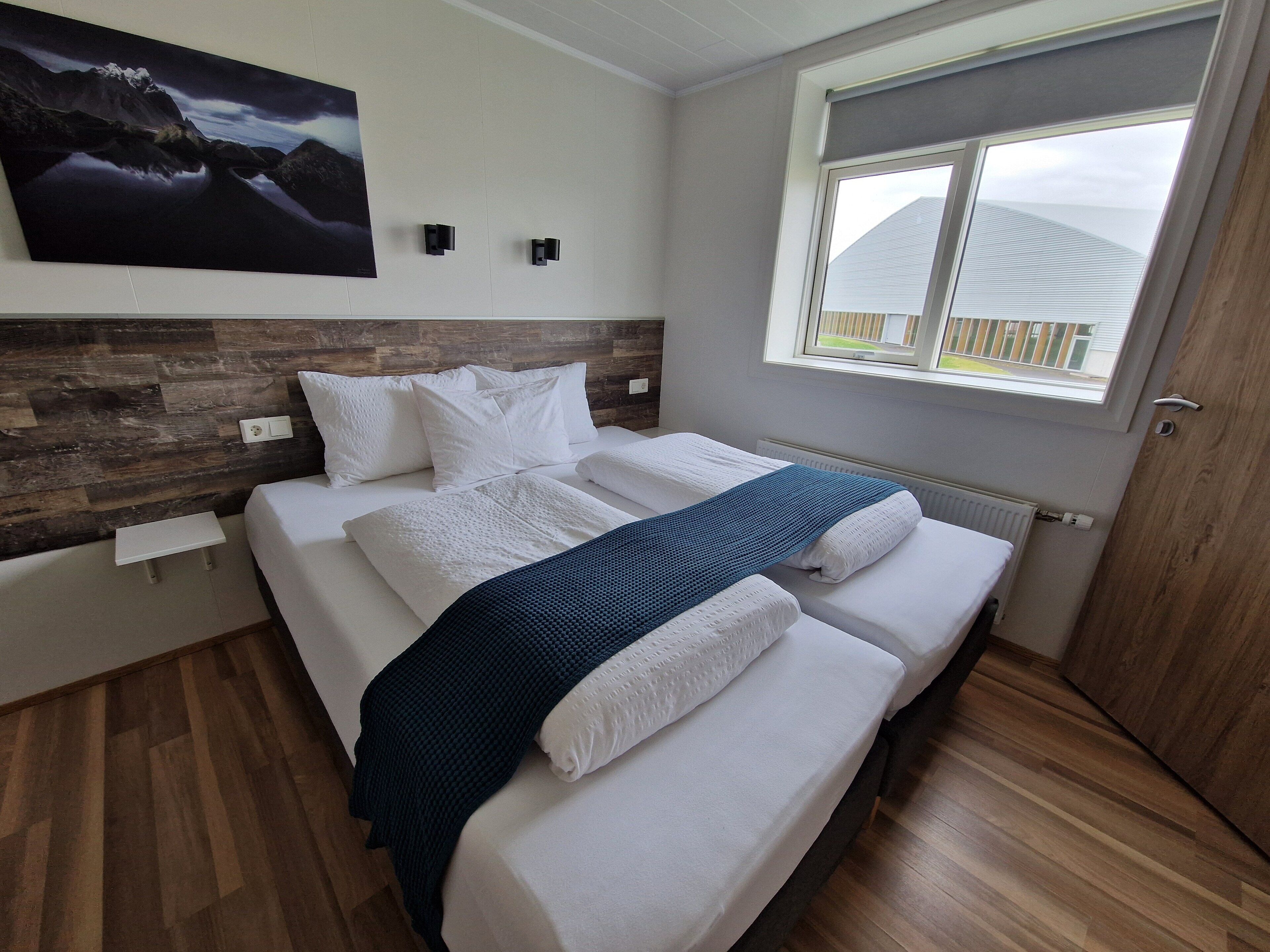 standard double or twin room, 2 single beds | desk, blackout curtains, free wifi, bed sheets