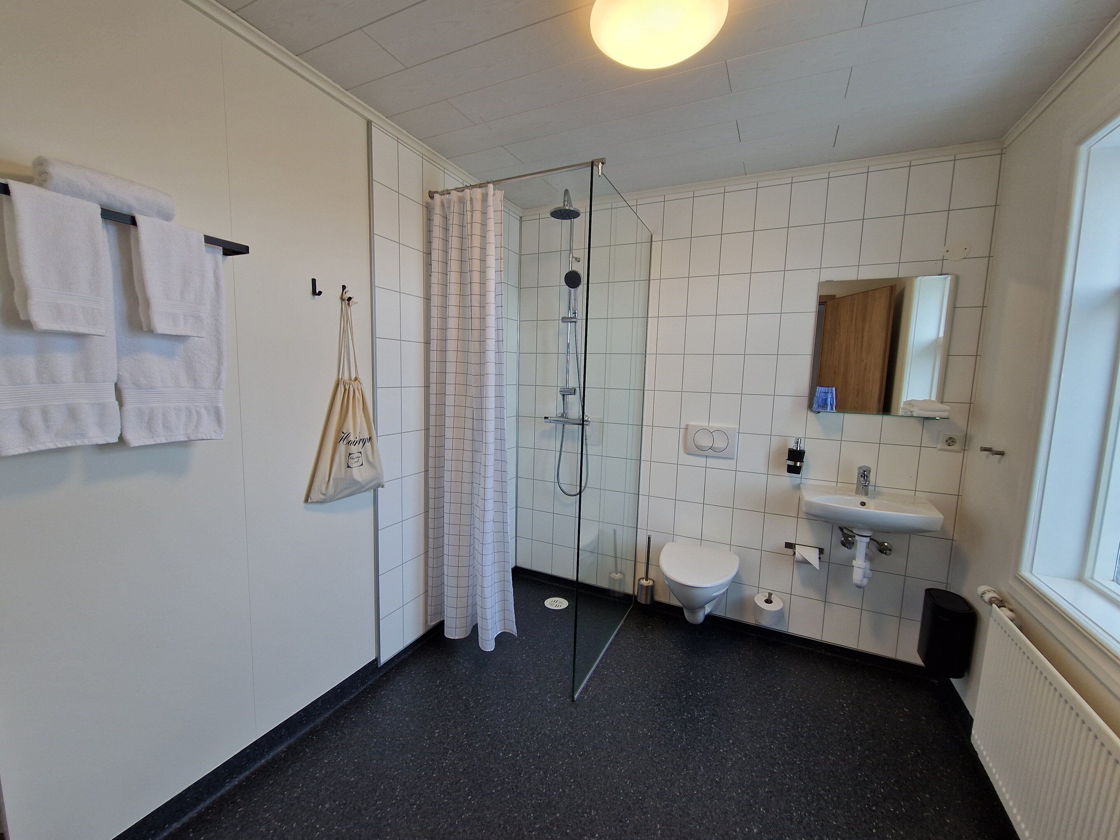 standard double or twin room, 2 single beds | bathroom | shower, rainfall showerhead, hair dryer, towels