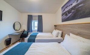 Standard Double Room | Desk, blackout drapes, free WiFi, bed sheets - Guesthouse Mikael (Höfn)