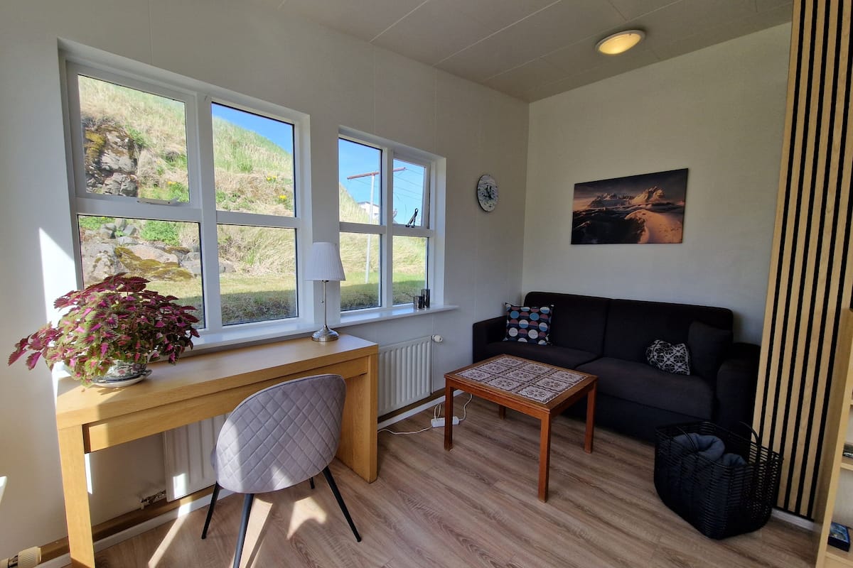 32-inch led tv with cable channels, tv