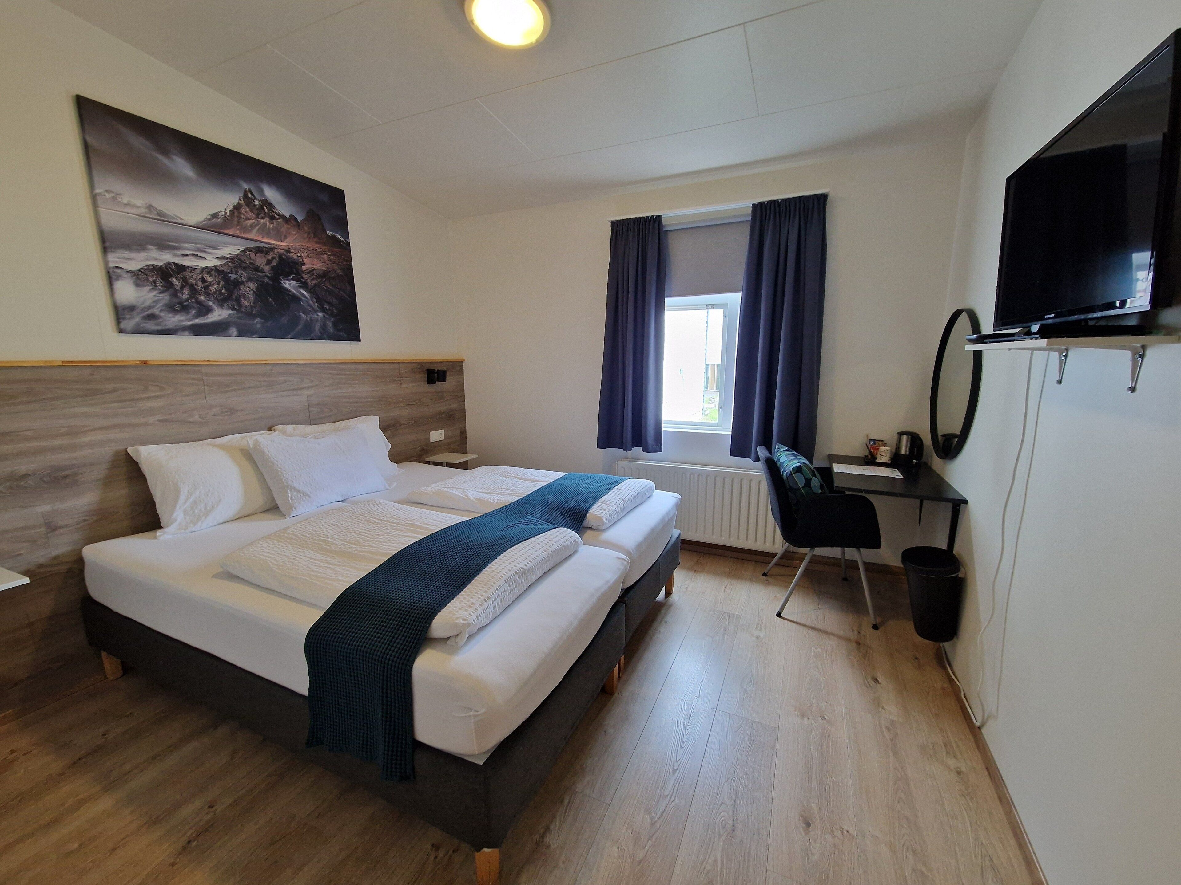 standard double or twin room, 2 single beds | desk, blackout curtains, free wifi, bed sheets