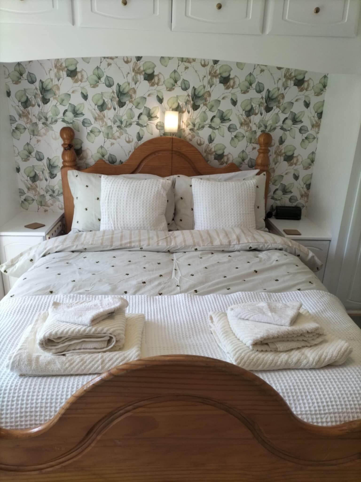 3 bedrooms, desk, iron/ironing board, travel cot