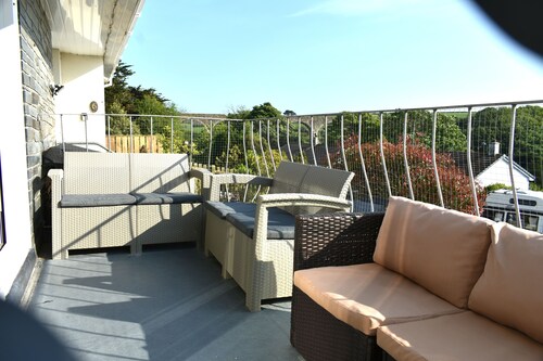 Charming, 3 bed, dog friendly bungalow with lovely views, 5 mins from the beach