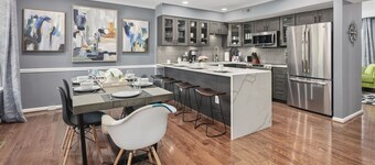 Metropolis: Charming Townhome 40 Min from DC