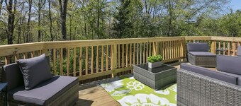 Metropolis: Charming Townhome 40 Min from DC