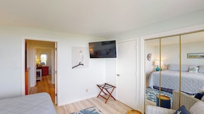 2 bedrooms, iron/ironing board, free WiFi, bed sheets