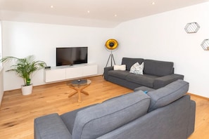 Smart TV, books, stereo