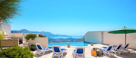 Piscine extérieure, piscine chauffée