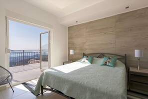 4 quartos, cofres nos quartos, ferros/tábuas de passar roupa