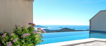 Luxury Villa Fig with heated infinity pool and Jacuzzi-near Dubrovnik