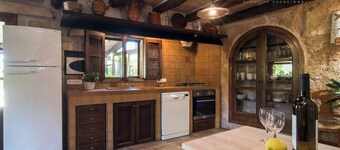 Comteses Petit by Rentallorca