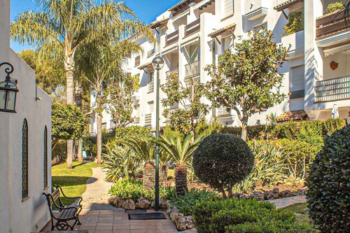 Puerto Banus, 400 metres to the Beach