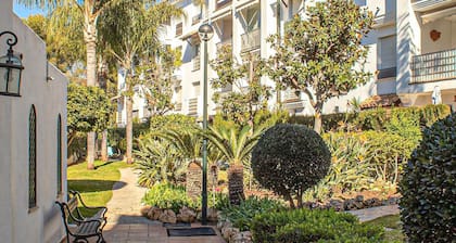 Puerto Banus, 400 metres to the Beach