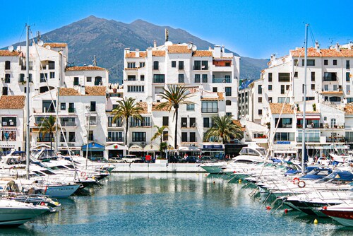 Puerto Banus, 400 metres to the Beach
